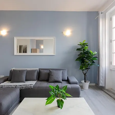 Bnbnova - Historic Penthouse Apartman *
