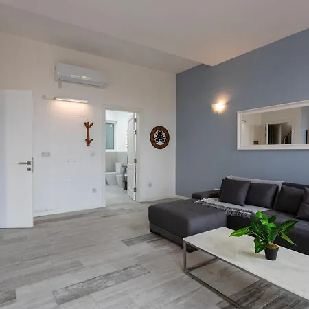 Apartman Bnbnova - Historic Penthouse *
