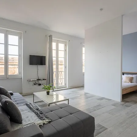 Bnbnova - Historic Penthouse Valletta