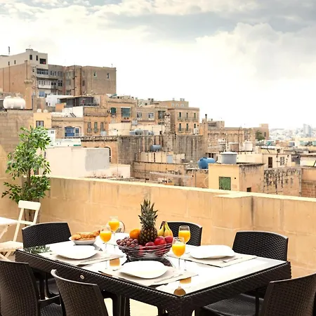 Bnbnova - Historic Penthouse Βαλέτα
